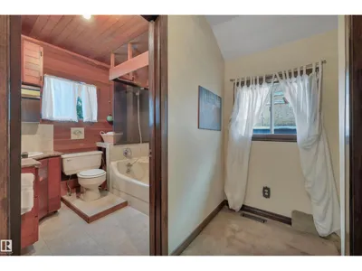 10524 75 AV NW photo 22