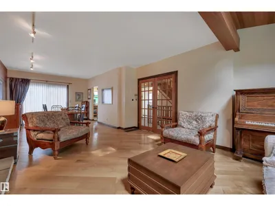10524 75 AV NW photo 11