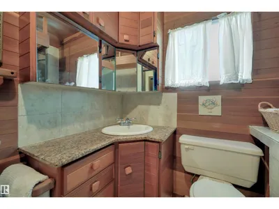 10524 75 AV NW photo 24