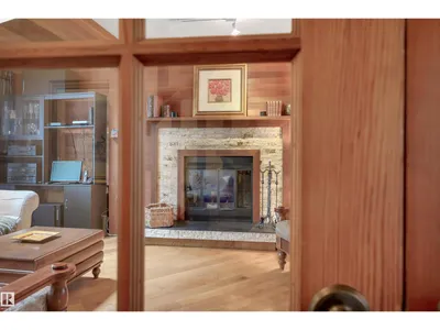 10524 75 AV NW photo 6
