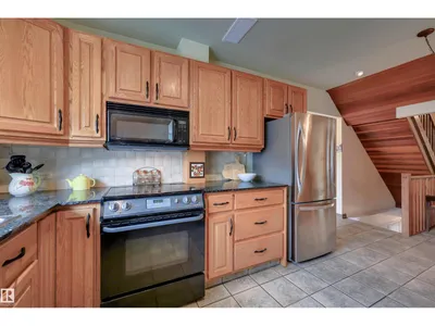 10524 75 AV NW photo 18