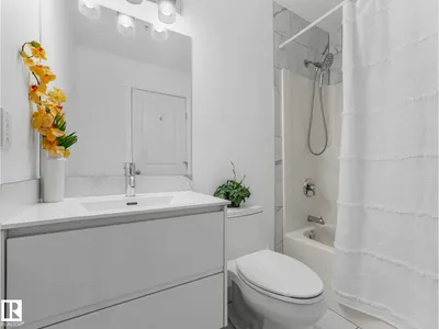 #305 10504 99 AV NW NW photo 16