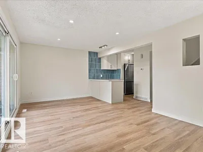 18325 66 AV NW photo 5