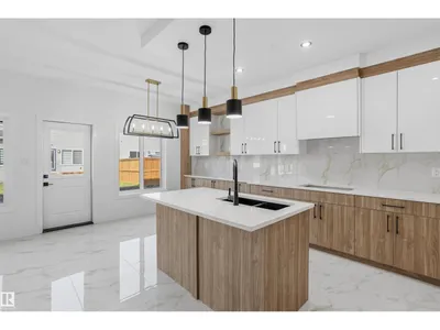 6230 45 AV photo 12