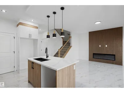 6230 45 AV photo 16