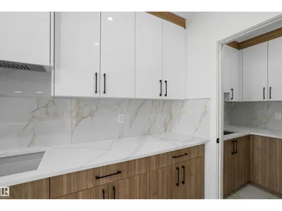 6230 45 AV photo 19