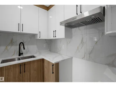 6230 45 AV photo 20