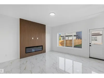 6230 45 AV photo 21