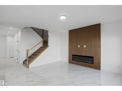 6230 45 AV photo 23