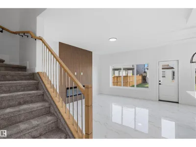 6230 45 AV photo 26