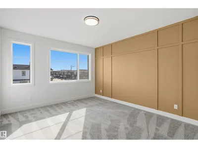 6230 45 AV photo 29
