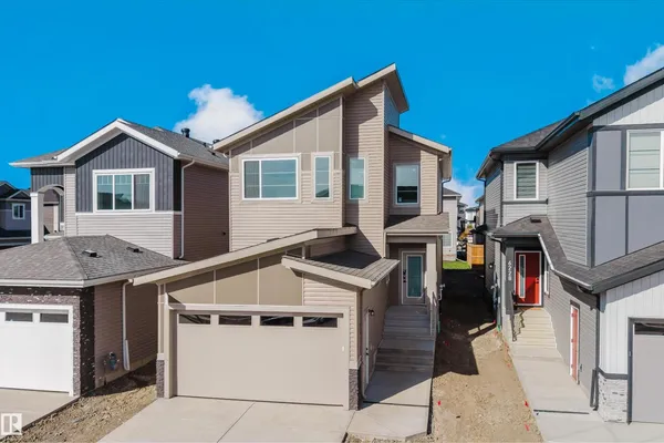 6230 45 AV photo 3