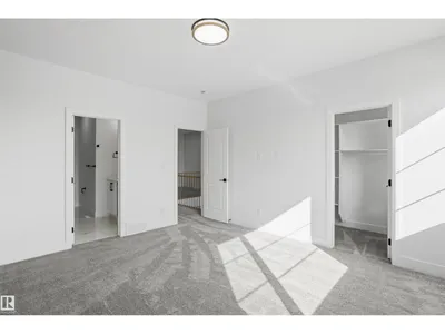 6230 45 AV photo 31