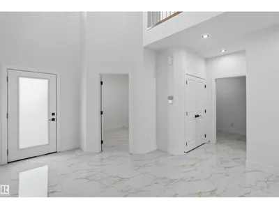 6230 45 AV photo 5