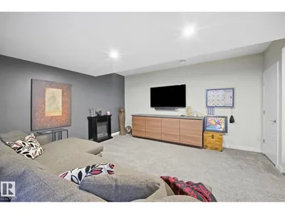 10413 145 ST NW photo 29