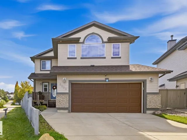 8903 176 AV NW, Edmonton