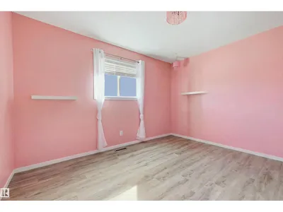8903 176 AV NW photo 29