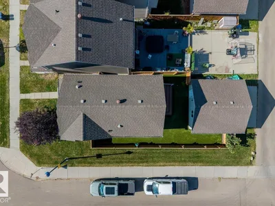 6906 23 AV SW photo 32