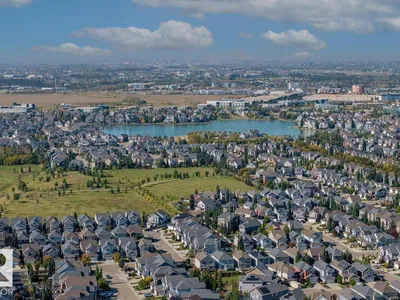 6906 23 AV SW photo 35