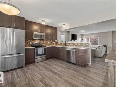 6906 23 AV SW photo 9