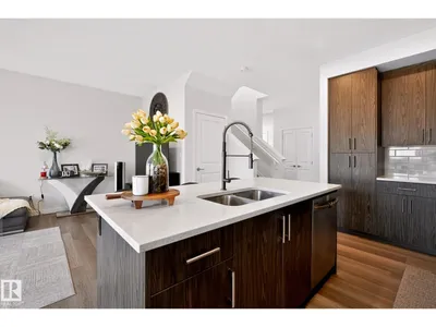 1623 PLUM CI SW photo 14