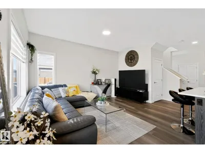 1623 PLUM CI SW photo 19