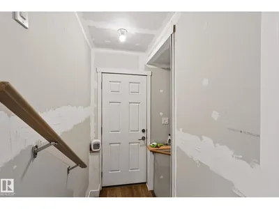 1623 PLUM CI SW photo 32