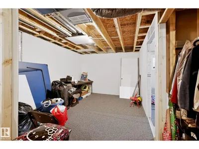 1623 PLUM CI SW photo 34