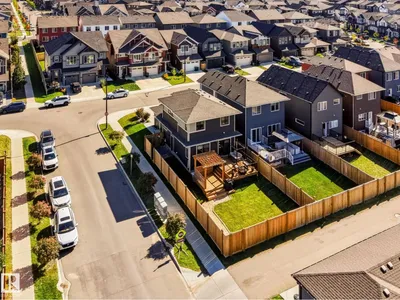 1623 PLUM CI SW photo 58