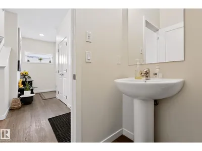 1623 PLUM CI SW photo 9