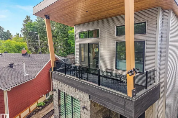 11247 71 AV NW photo 2