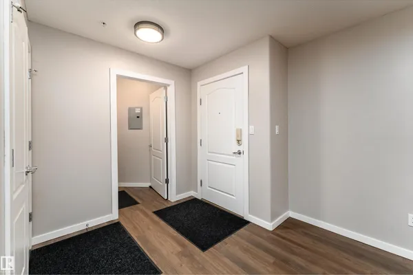 #211 278 SUDER GREENS DR NW photo 2