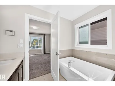 12212 124 ST NW photo 27