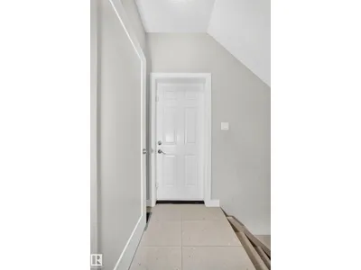 12212 124 ST NW photo 38
