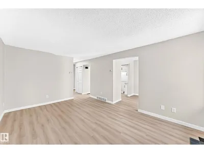 2343 139 AV NW photo 17