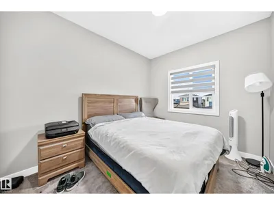 2415 194 ST NW photo 32