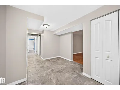 9828 164 ST NW photo 28