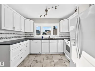 9828 164 ST NW photo 4