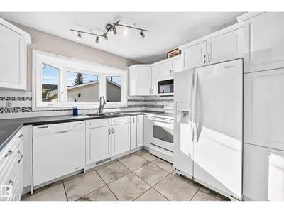 9828 164 ST NW photo 5