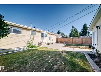 9828 164 ST NW photo 37