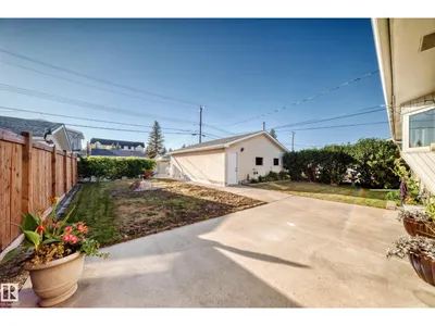 9828 164 ST NW photo 36