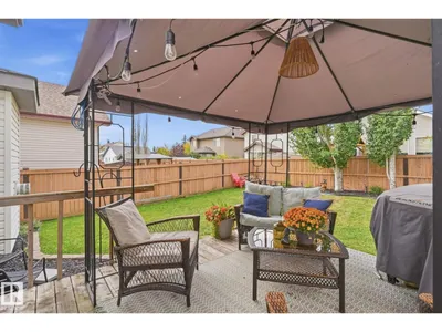 71 NEWMARKET WY photo 30