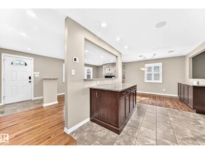 6307 92A AV NW photo 12