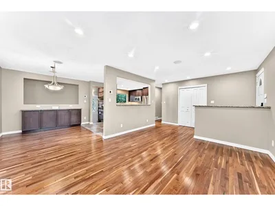 6307 92A AV NW photo 19