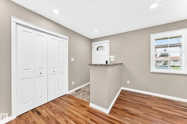 6307 92A AV NW photo 3