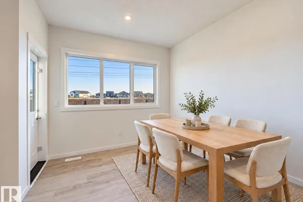 19511 30 AV NW photo 3