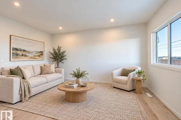 19511 30 AV NW photo 2
