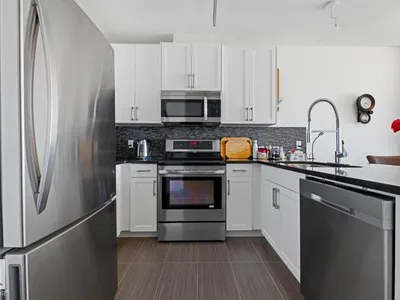 #931 5151 WINDERMERE BV SW photo 10
