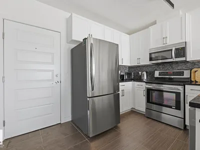 #931 5151 WINDERMERE BV SW photo 9