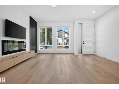 11207 75 AV NW photo 9